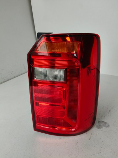 LAMPA FAR DESNA STRANA ZADNJA VW CADDY 2K 2K5 15-
