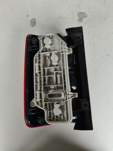 LAMPA FAR DESNA STRANA ZADNJA VW CADDY 2K 2K5 15-