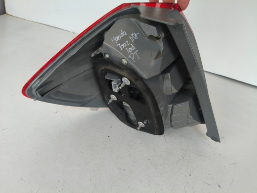 LAMPA FAR DESNA STRANA ZADNJA HONDA JAZZ 11- REDIZAJN LED