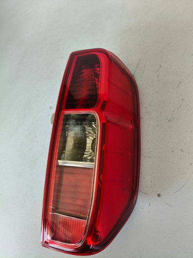 LAMPA FAR DESNA STRANA ZADNJA NISSAN NAVARA D23 16-
