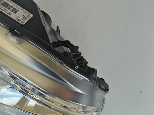 LAMPA FAR DESNA STRANA PEUGEOT 208 12-15 LAMPA FAR DESNA STRANA PEUGEOT 208 12-15