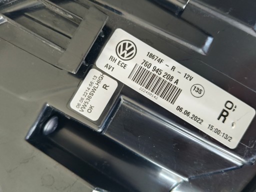 LAMPA FAR DESNA STRANA ZADNJA VW TOUAREG III 760 18- LED LAMPA FAR DESNA STRANA ZADNJA VW TOUAREG III 760 18- LED