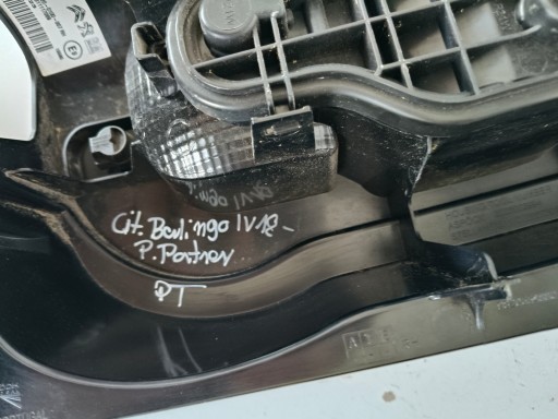 LAMPA FAR DESNA STRANA ZADNJA CITROEN BERLINGO IV 18- PEUGEOT PARTNER ISPOD VRATA