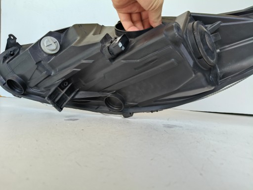 LAMPA FAR DESNA STRANA FORD FIESTA MK7 12- REDIZAJN LAMPA FAR DESNA STRANA FORD FIESTA MK7 12- REDIZAJN