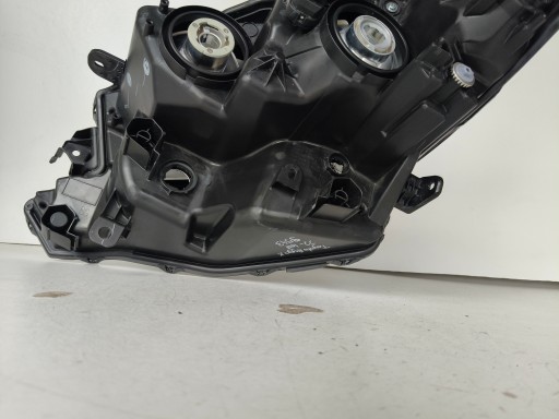LAMPA FAR DESNA STRANA TOYOTA AYGO X 22-