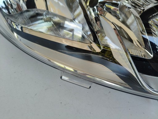 LAMPA FAR DESNA STRANA FORD FIESTA MK8 17- LAMPA FAR DESNA STRANA FORD FIESTA MK8 17-