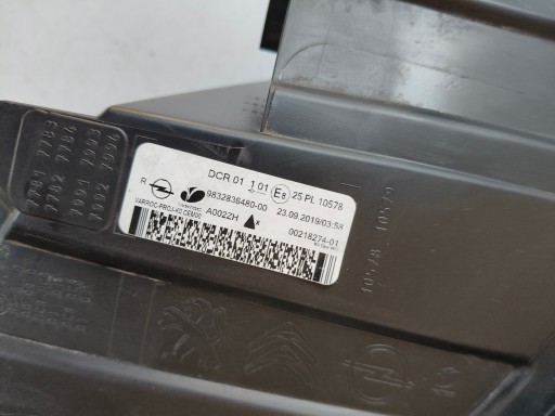 LAMPA FAR DESNA STRANA OPEL VIVARO C ZAFIRA D 19- XENON