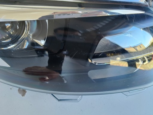 LAMPA FAR DESNA STRANA OPEL VIVARO C ZAFIRA D 19- XENON