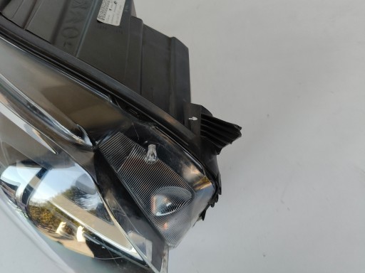 LAMPA FAR DESNA STRANA OPEL VIVARO C ZAFIRA D 19- XENON