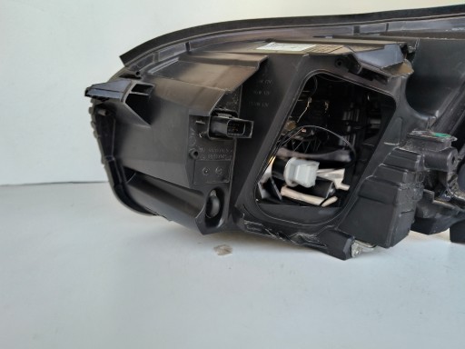 LAMPA FAR DESNA STRANA OPEL VIVARO C ZAFIRA D 19- XENON