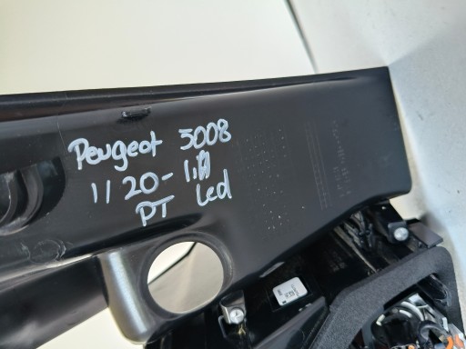 LAMPA FAR DESNA STRANA ZADNJA PEUGEOT 5008 II 16- LED LAMPA FAR DESNA STRANA ZADNJA PEUGEOT 5008 II 16- LED