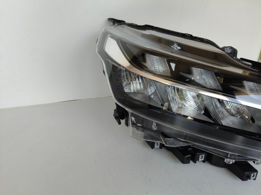 LAMPA FAR DESNA STRANA SUZUKI SX4 S-CROSS 22- FULL LED LAMPA FAR DESNA STRANA SUZUKI SX4 S-CROSS 22- FULL LED