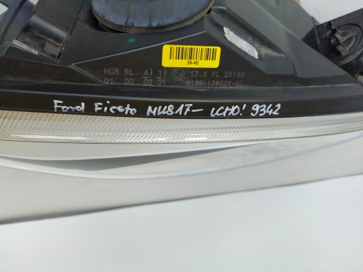 LAMPA FAR DESNA STRANA FORD FIESTA MK8 17- LAMPA FAR DESNA STRANA FORD FIESTA MK8 17-