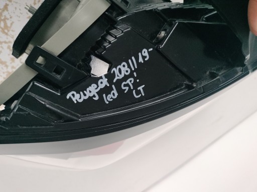 LAMPA FAR LIJEVA STRANA ZADNJA PEUGEOT 208 19- LED