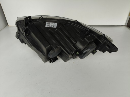 LAMPA FAR DESNA STRANA MERCEDES SPRINTER W910 18-