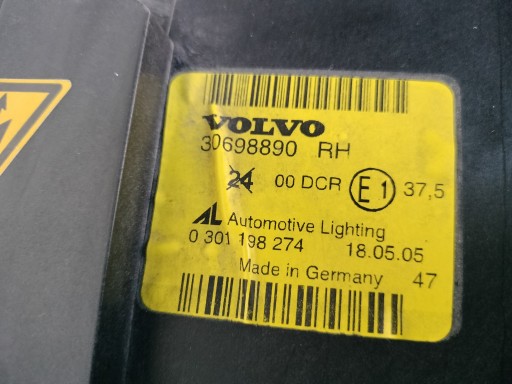 LAMPA FAR DESNA STRANA VOLVO V50 S40 04- XENON