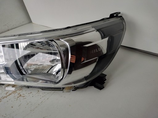 LAMPA FAR LIJEVA STRANA TOYOTA HILUX 15-