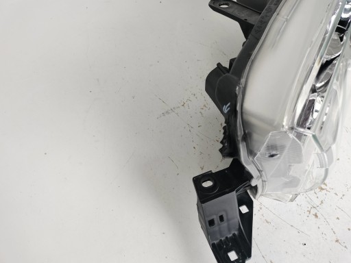 LAMPA FAR LIJEVA STRANA TOYOTA HILUX 15-