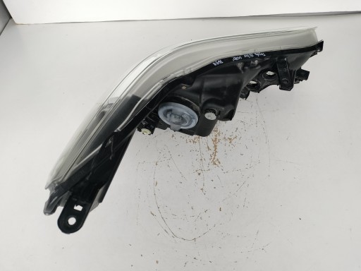LAMPA FAR LIJEVA STRANA TOYOTA HILUX 15-