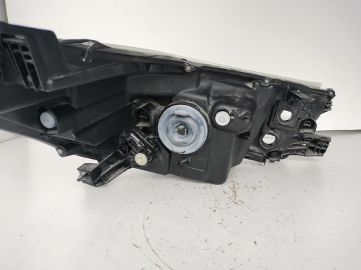 LAMPA FAR LIJEVA STRANA TOYOTA HILUX 15-