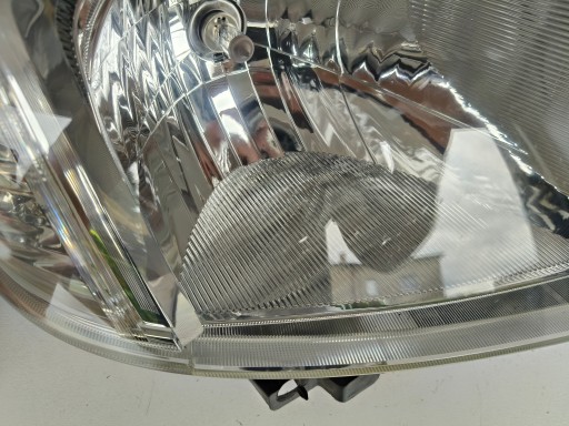 LAMPA FAR DESNA STRANA TOYOTA HILUX 12- REDIZAJN