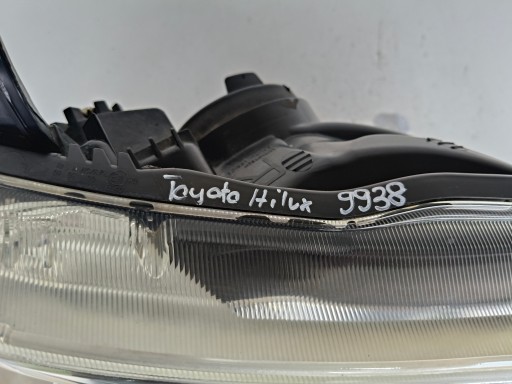LAMPA FAR DESNA STRANA TOYOTA HILUX 12- REDIZAJN