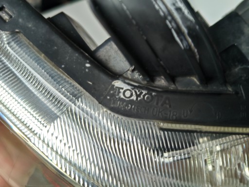 LAMPA FAR DESNA STRANA TOYOTA HILUX 12- REDIZAJN