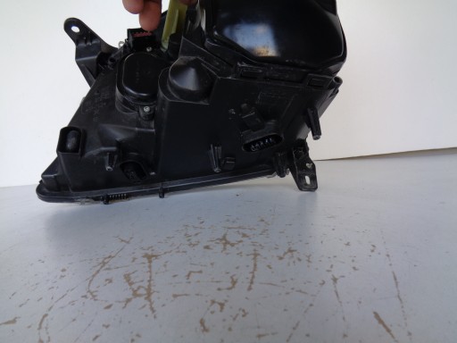 LAMPA FAR DESNA STRANA OPEL VECTRA C 02-05 XENON ZAKRETNI