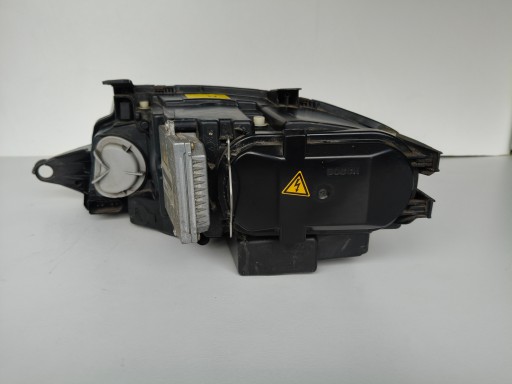 LAMPA FAR DESNA STRANA AUDI TT 8N 8N0 98- XENON