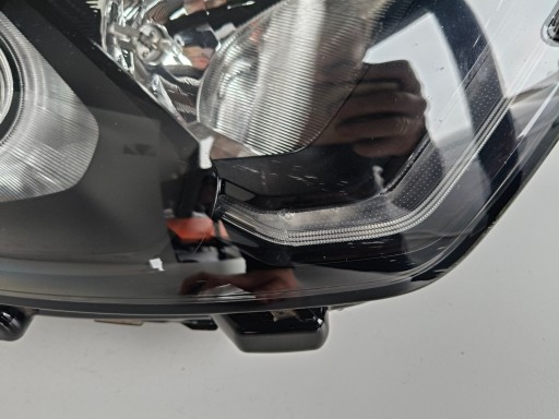 LAMPA FAR DESNA STARIRANA FORD ECOSPORT 17- REDIZAJN STARI TAMNA XENON