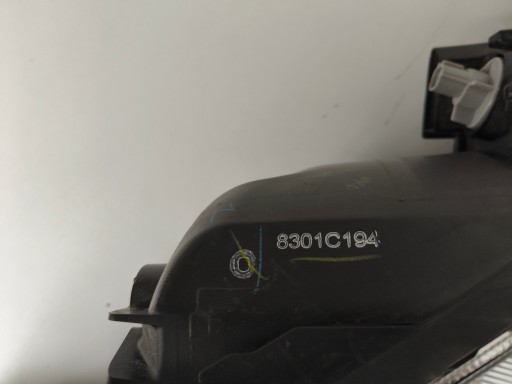 LAMPA FAR DESNA STRANA MITSUBISHI SPACE STAR 13-