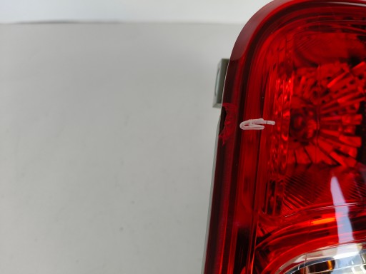 LAMPA FAR DESNA STRANA ZADNJA MITSUBISHI L200 15- LAMPA FAR DESNA STRANA ZADNJA MITSUBISHI L200 15-