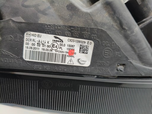 LAMPA FAR DESNA STRANA JAGUAR XF 11-15 REDIZAJN XENON LED NIJE ZAKRETNI