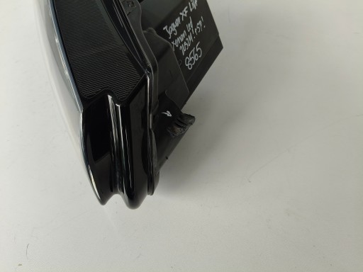 LAMPA FAR DESNA STRANA JAGUAR XF 11-15 REDIZAJN XENON LED NIJE ZAKRETNI