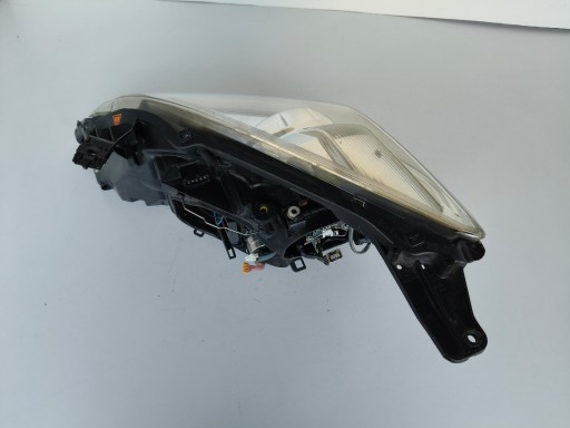 LAMPA FAR DESNA STRANA OPEL VECTRA C 05- REDIZAJN XENON ZAKRETNI