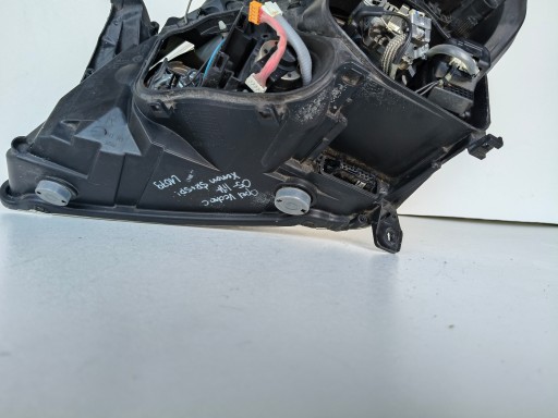 LAMPA FAR DESNA STRANA OPEL VECTRA C 05- REDIZAJN XENON ZAKRETNI