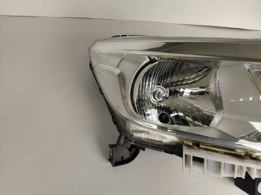 LAMPA FAR DESNA STRANA NISSAN NAVARA D23 NP300 16- LAMPA FAR DESNA STRANA NISSAN NAVARA D23 NP300 16-