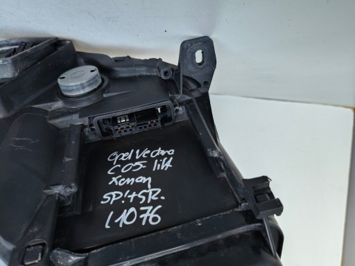 LAMPA FAR LIJEVA STRANA OPEL VECTRA C 05- REDIZAJN XENON ZAKRETNI