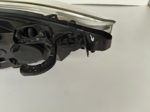 LAMPA FAR DESNA STRANA PEUGEOT 308 07-11
