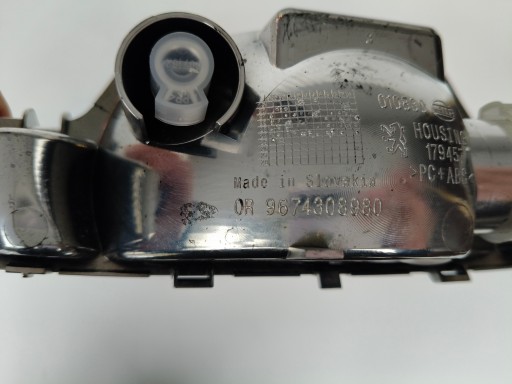LAMPA FAR ZADNJA W BRANIK MAGLENKA PEUGEOT 208 II 19-