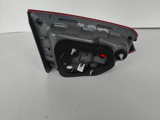 --NO-WA-- LAMPA FAR DESNA STRANA ZADNJA W GEPEKA HYUNDAI I40 11- KARAVAN