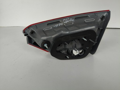 --NO-WA-- LAMPA FAR LIJEVA STRANA ZADNJA W GEPEKA HYUNDAI I40 11- KARAVAN