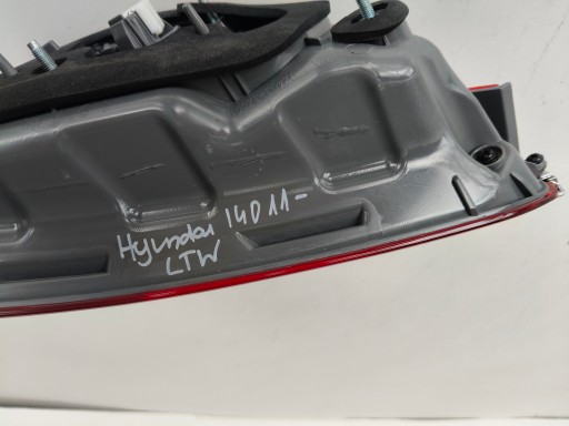 --NO-WA-- LAMPA FAR LIJEVA STRANA ZADNJA W GEPEKA HYUNDAI I40 11- KARAVAN