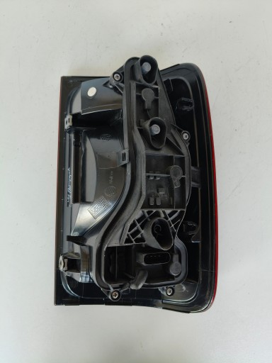LAMPA FAR LIJEVA STRANA ZADNJA VW AMAROK 2H 2H0 10- TAMNA