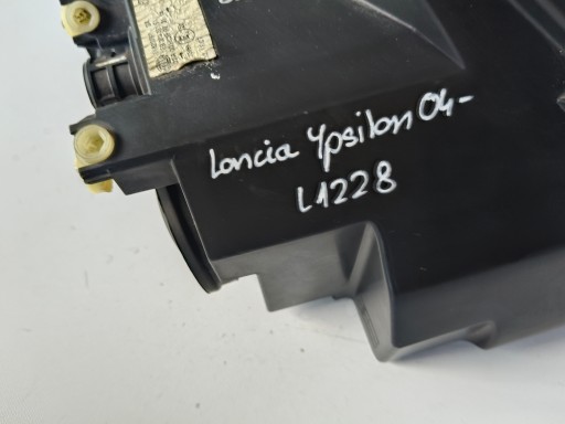 LAMPA FAR LIJEVA STRANA LANCIA YPSILON 04-