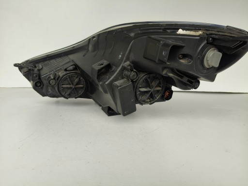 LAMPA FAR DESNA STRANA HYUNDAI IX20 10-