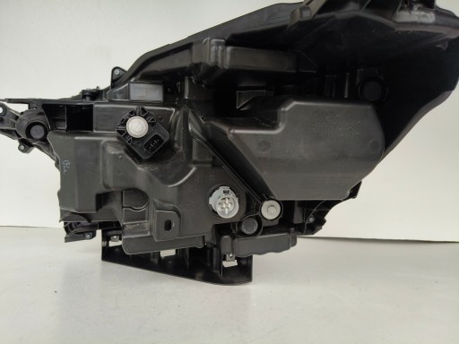 LAMPA FAR DESNA STRANA SUZUKI SX4 S-CROSS 22- FULL LED LAMPA FAR DESNA STRANA SUZUKI SX4 S-CROSS 22- FULL LED
