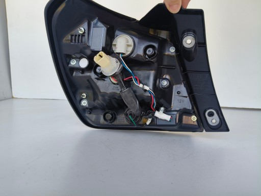 LAMPA FAR DESNA STRANA ZADNJA SUZUKI SWIFT MK9 24- LED