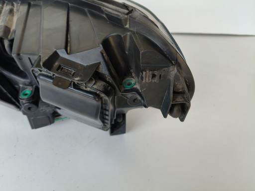 LAMPA FAR DESNA STRANA OPEL ZAFIRA D 19- XENON LAMPA FAR DESNA STRANA OPEL ZAFIRA D 19- XENON