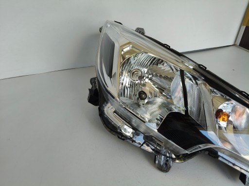 LAMPA FAR DESNA STRANA MITSUBISHI SPACE STAR 20-